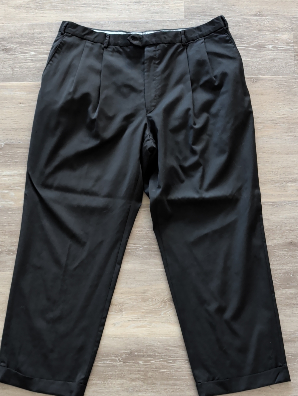 Izod Men's Black Pleated Dress Pants